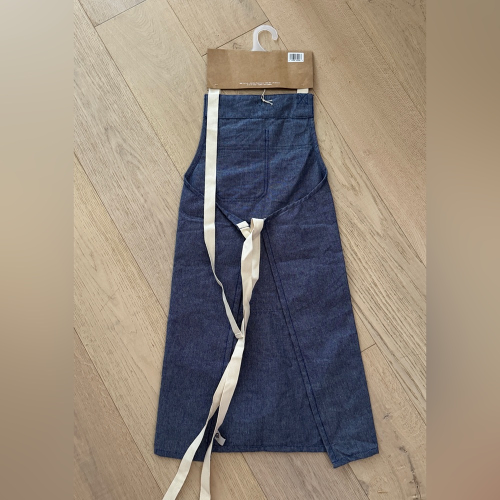 Studio 10 Apron 💙 - Picture 4 of 5